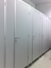 Перегородки и кабинки (туалетные, писсуарные и душевые)