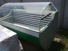 Продам морозильную витрину бу длиной 1, 8м