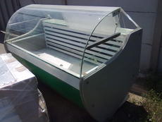 Продам морозильную витрину бу длиной 1, 8м