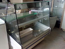 Продам бу кондитерскую витрину длиной 1,25 м