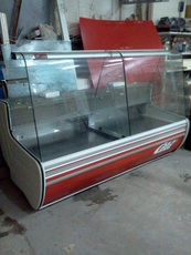 Продам б/у кондитерские витрины производства Cold.