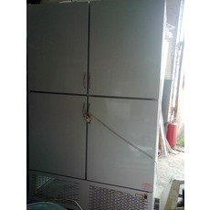 Продам 2 шт холодильных шкафов бу с глухой дверью