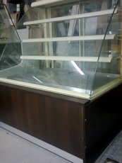 Продам б/у кондитерскую витрину длиной 1,3 м.