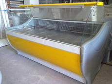 Продам холодильную витрину бу длиной - 1, 95 м.