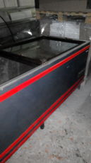 Продам бу вітрини довжиною 2 м і 2,6 м і бонет