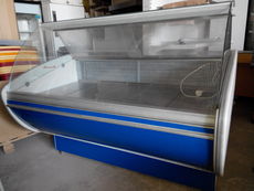 Продам холодильные витрины б/у Технохолод «Каролина».